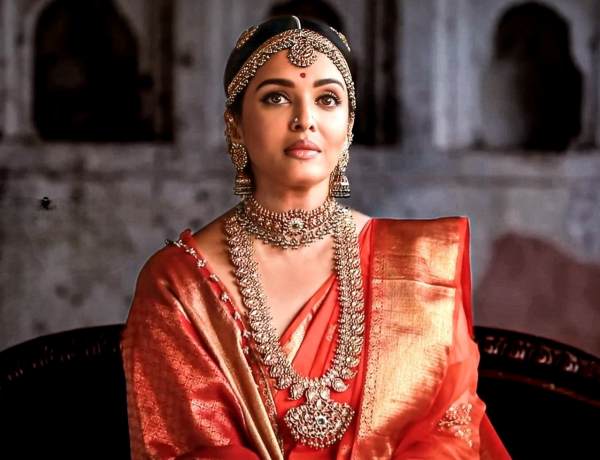 Salman Khan Ex-Lover Aishwarya Rai deafeats his Box Office fort with Ponniyin Selvan 2 Salman Khan Ex-Lover Aishwarya Rai deafeats his Box Office fort with Ponniyin Selvan 2