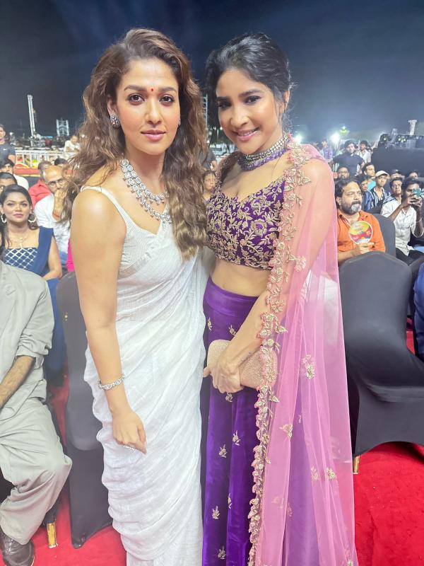 சாக்‌ஷி அகர்வால் செல்ஃபி 