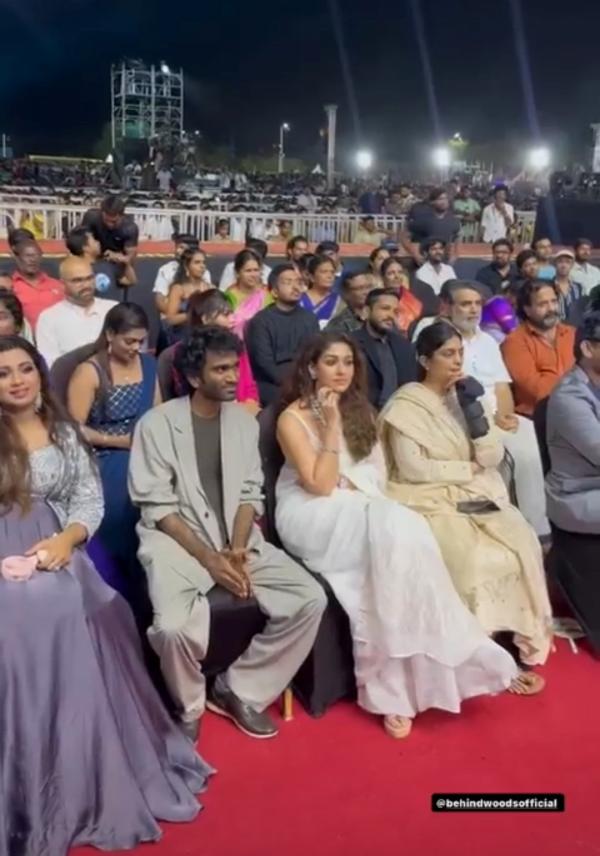 விருது விழாவில் நயன்தாரா 