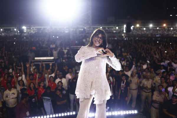 actress Samantha is again suffering from fever fans are worried