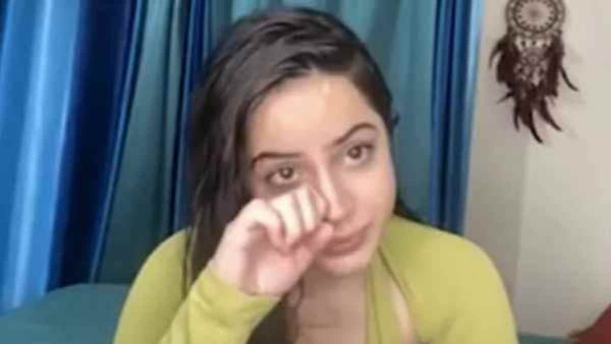 I was physically and mentally abused by my father - Urfi Javed opens up I was physically and mentally abused by my father - Urfi Javed opens up