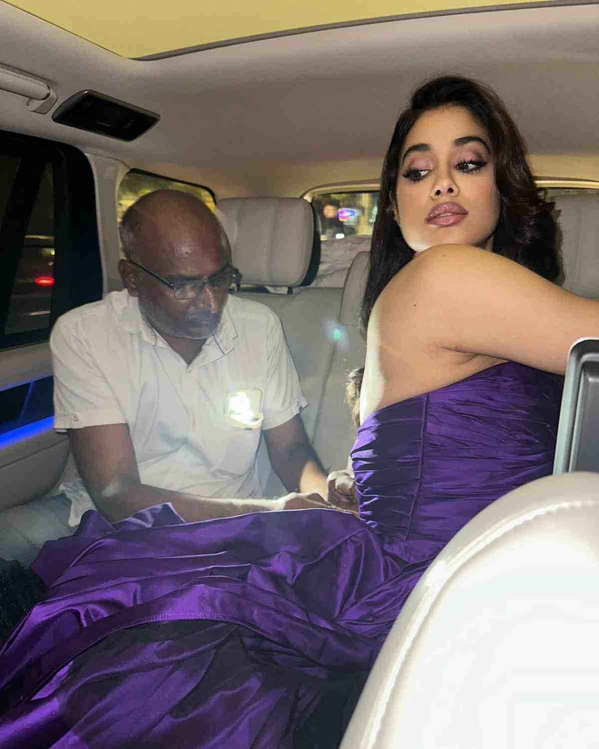 Janhvi Kapoor just escaped from Wardrobe Malfunction 