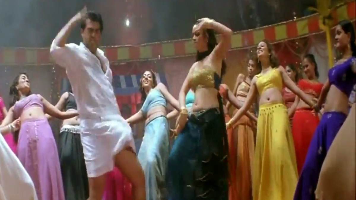 Ajith sent the actress Ragasiya halfway from the Attagasam Movie shooting spot Ajith sent the actress Ragasiya halfway from the Attagasam Movie shooting spot