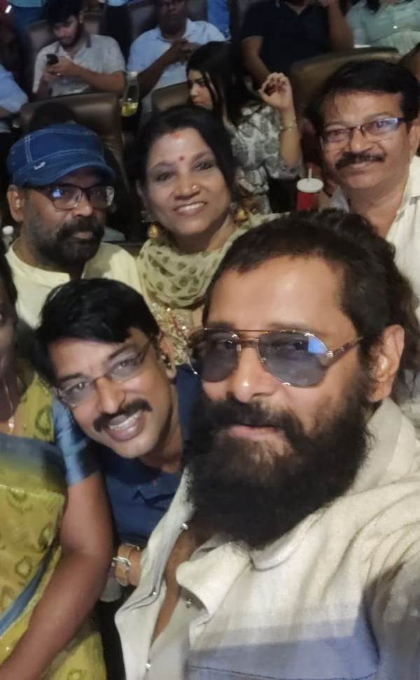  Ponniyin Selvan 2: Chiyaan Vikram watched Ponniyin Selvan 2 with fans