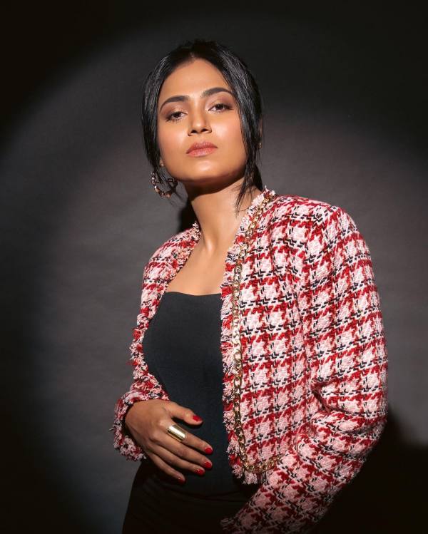Ramya Pandian latest hot photoshoot pics grabs fans attention very much Ramya Pandian latest hot photoshoot pics grabs fans attention very much