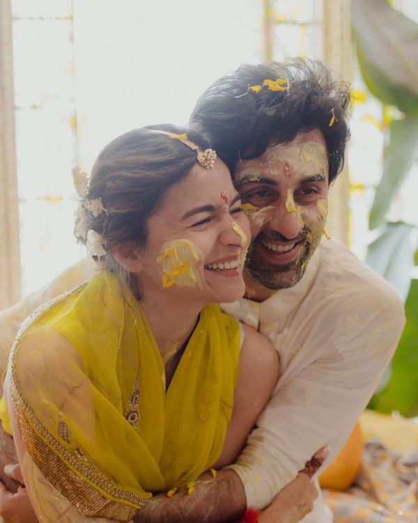 bollywood Star couples ranbir kapoor and alia bhatt celebrating first anniversary