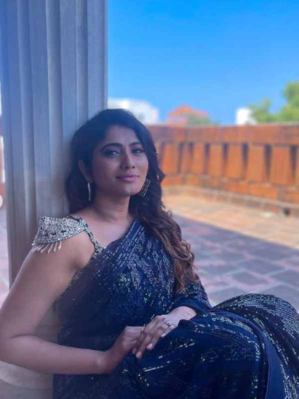 bigg boss julie shared stunning photos on instagram