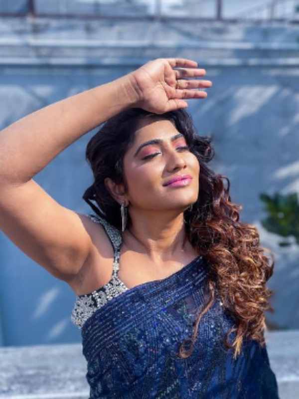 bigg boss julie shared stunning photos on instagram