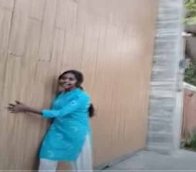 young girl from Kanchipuram crying at infront of Vijays house 