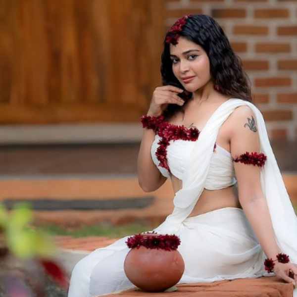 Dharsha Gupta Shaakuntalam getup photoshoot trending on social media Dharsha Gupta Shaakuntalam getup photoshoot trending on social media