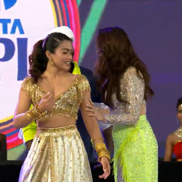 படங்களில் பிஸி