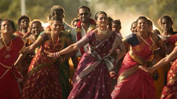  நடு ரோட்டில் குத்தாட்டம்