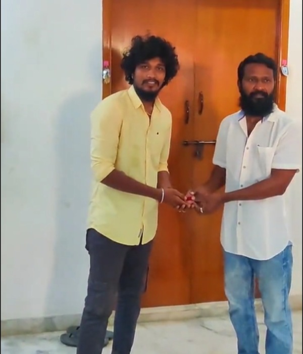  உதவி இயக்குநர்களுக்கு நிலம் 