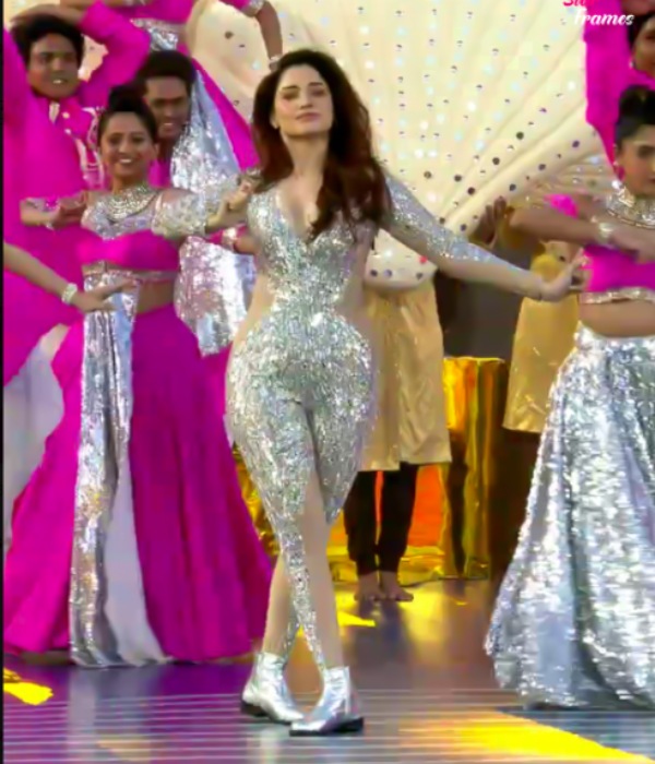 கவர்ச்சி நடனம்