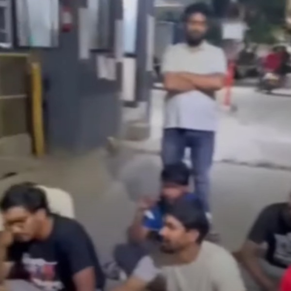 அப்பார்ட்மென்டில் போராட்டம் அப்பார்ட்மென்டில் போராட்டம்