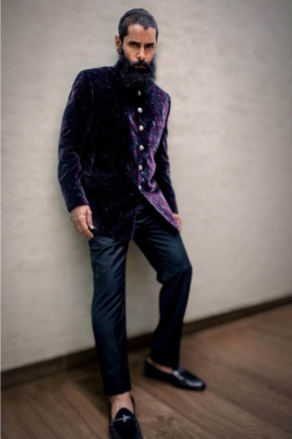 Actor Vikrams new look released in internet and stealing fans hearts 