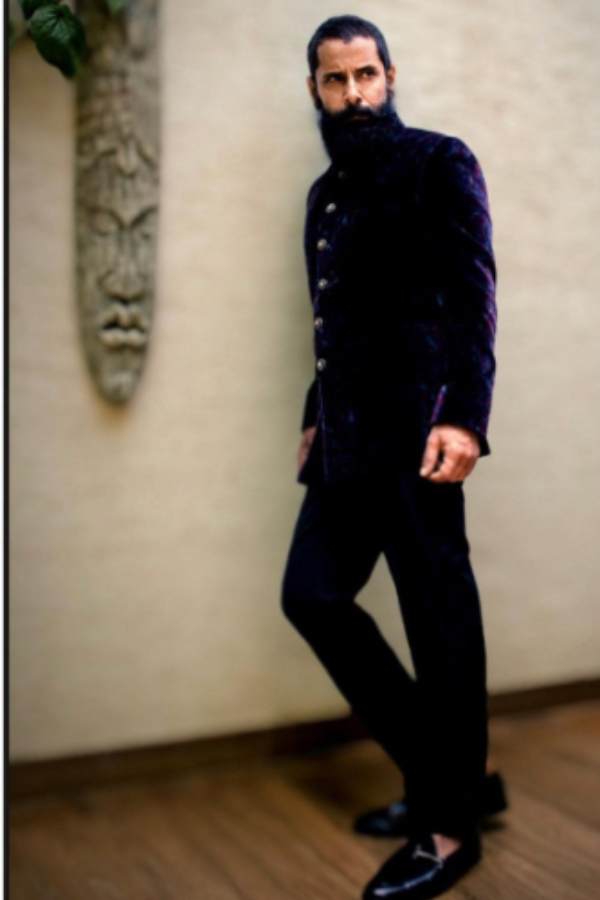 Actor Vikrams new look released in internet and stealing fans hearts 