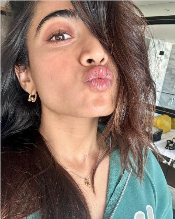 Actress Rashmika mandannas new post in instagram makes fans thrilling 