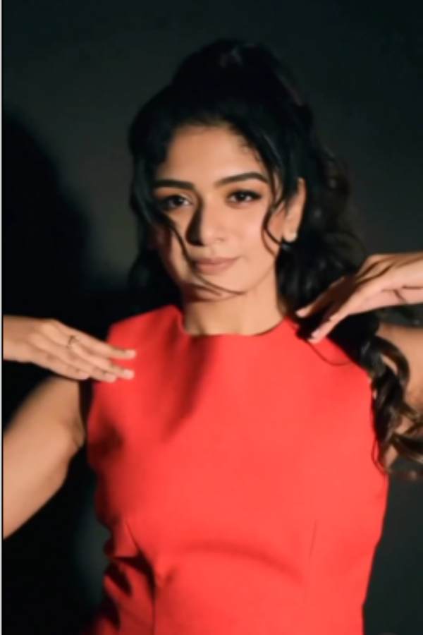 Actress aditi shankar dancing Video trending on social media 