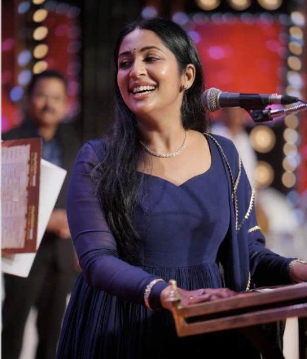 Malayalam actress navya nair tension with selfie nuisance