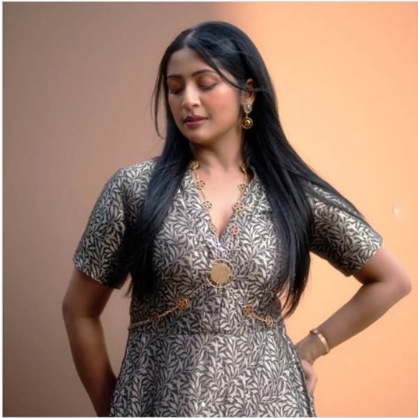 Malayalam actress navya nair tension with selfie nuisance