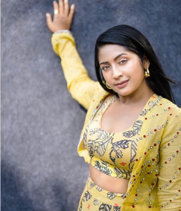 Malayalam actress navya nair tension with selfie nuisance