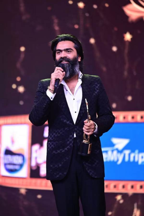 Simbu again sung Loosu Penne song stirs Nayanthara love debate in social media 