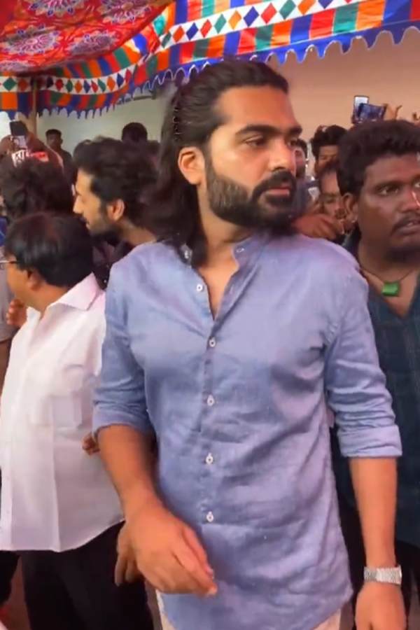 Actor Simbu gives Biriyani party to his fan club administrators in Chennai 