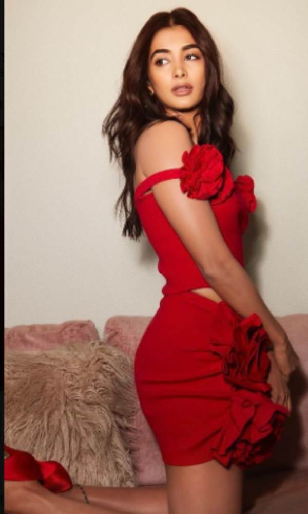 Actress Pooja Hegde Gorgeous Stunning Photoshoot