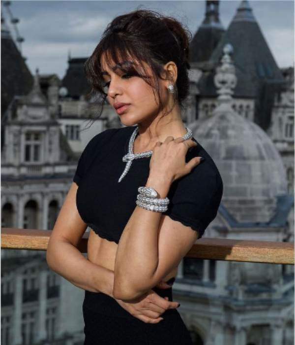 Actress Samantha joined Citadel web series Premiere show in London with cute black wear 