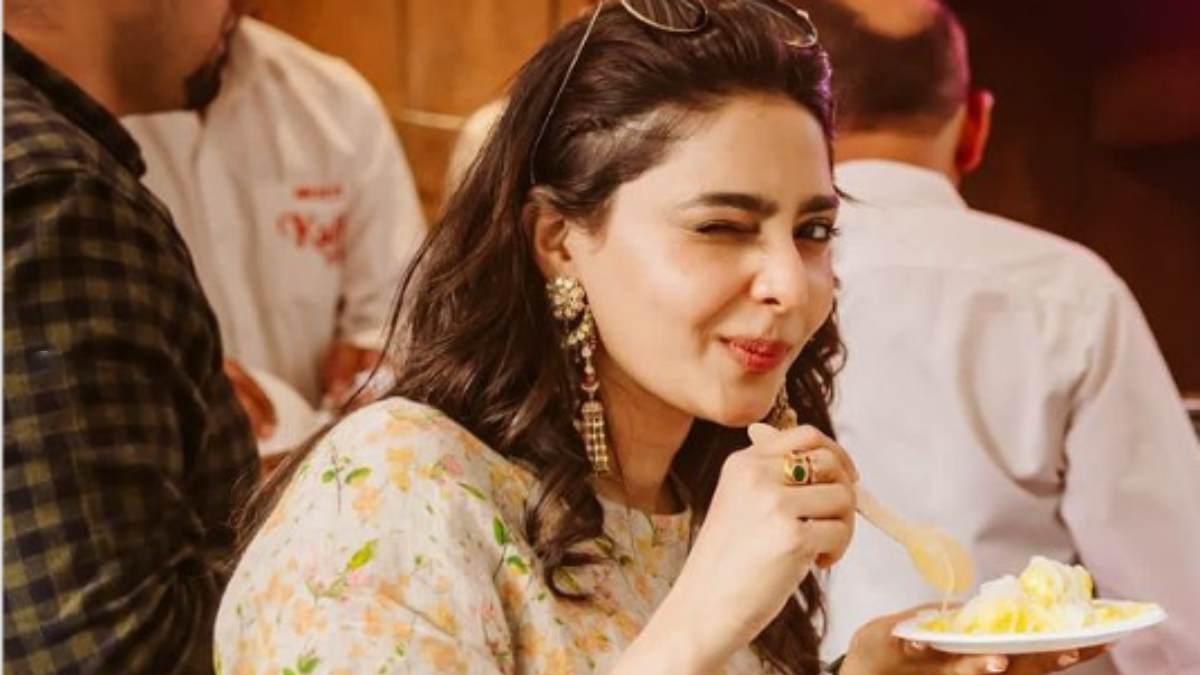 Ponniyin Selvan 2 Crew eating kulfi ice in mumbai that pictures gone viral 