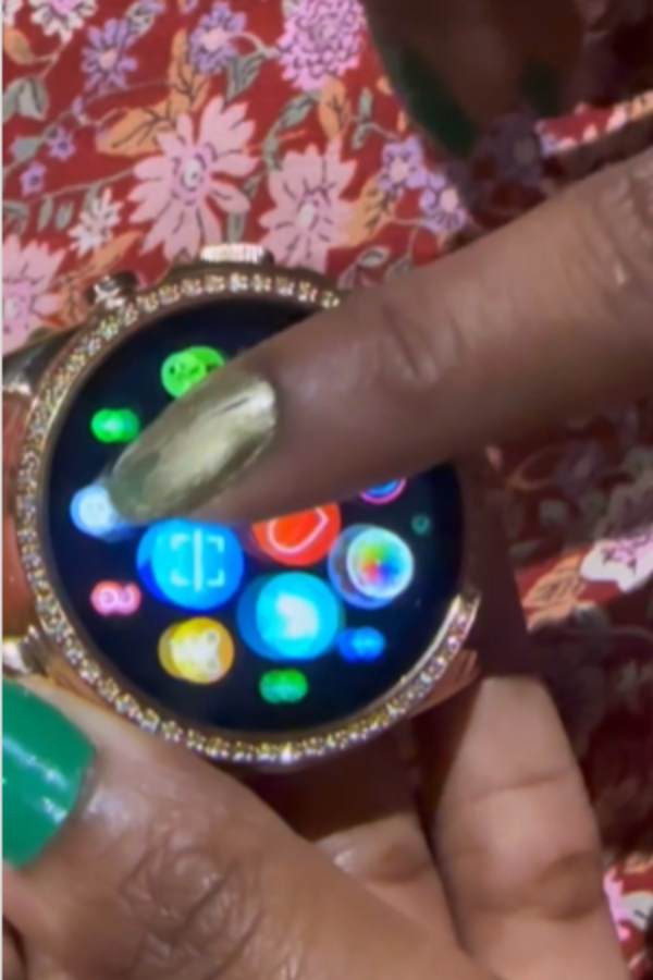 Shalu Shammu buys a new smart watch and shares unboxing video Shalu Shammu buys a new smart watch and shares unboxing video