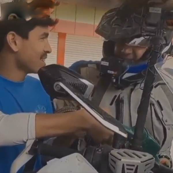  Ajith talking to a fan with his hand on his shoulder is trending