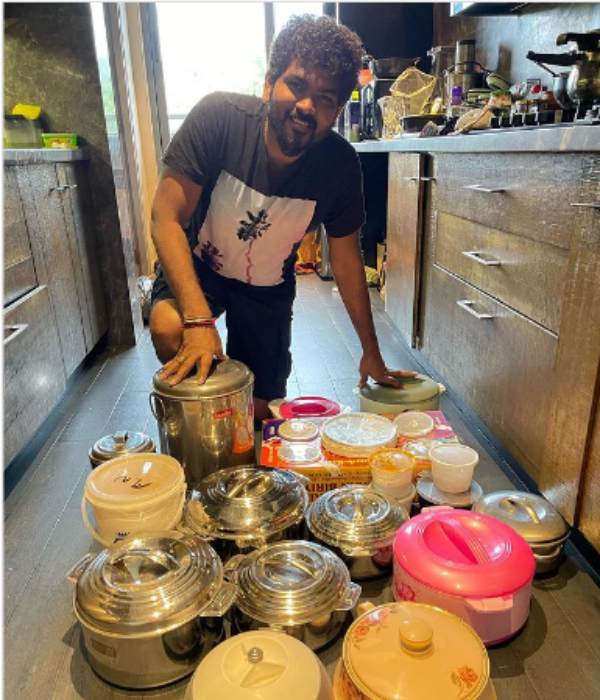  Nayanthara: Vignesh Shivan with Ramzan biryani sent by fans to Nayanthara