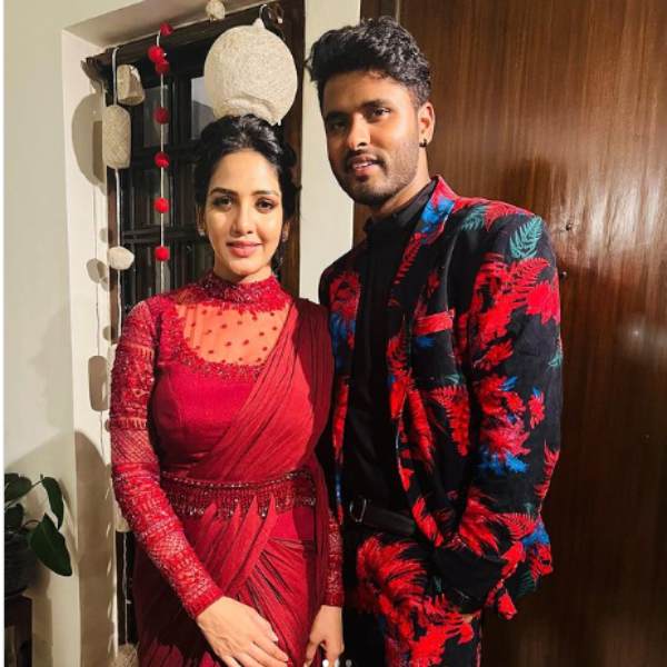 Bigboss Season 5 Ameer & Pavani pair released their recent photographs in Instagram 