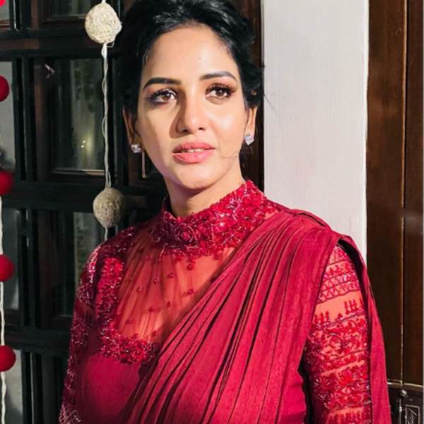 Bigboss Season 5 Ameer & Pavani pair released their recent photographs in Instagram 