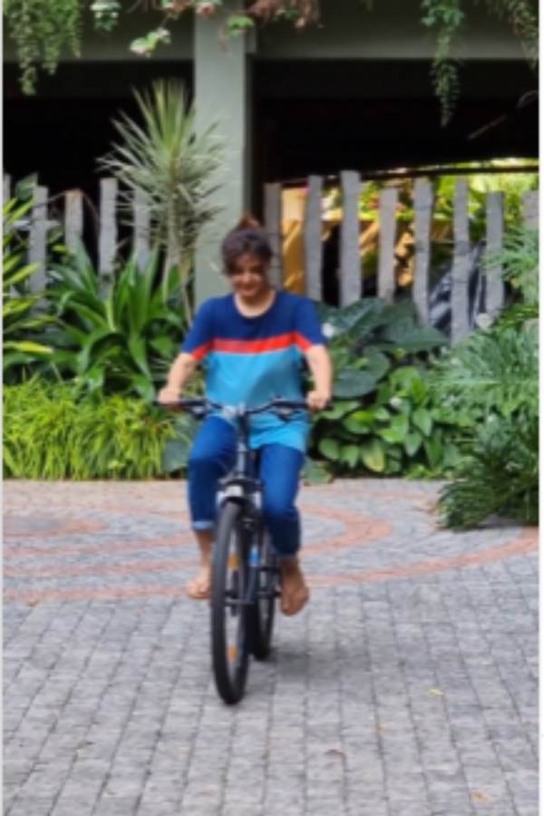 Malayalam actress Manju warrier shared video of slow cycling in Instagram page 