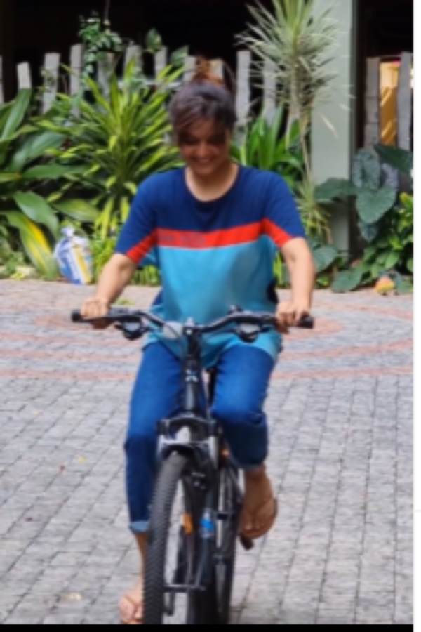 Malayalam actress Manju warrier shared video of slow cycling in Instagram page 