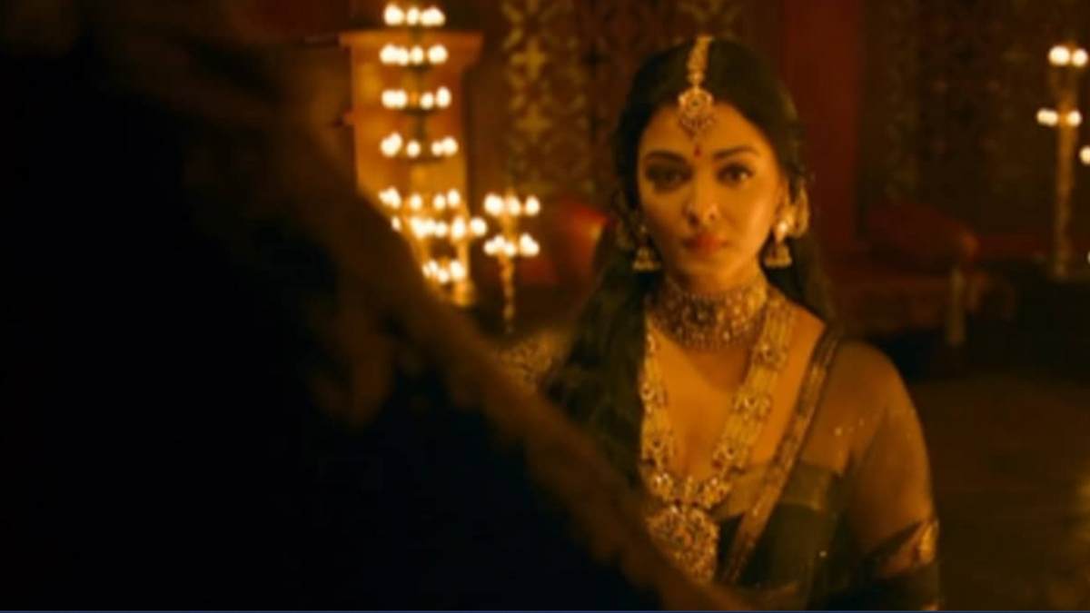  Chiyaan Vikrams performance in Ponniyin Selvan 2 has received a huge response from fans