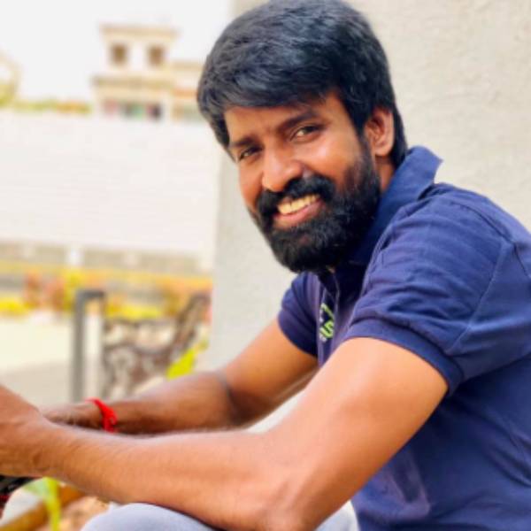 பாராட்டும் பாராட்டும்