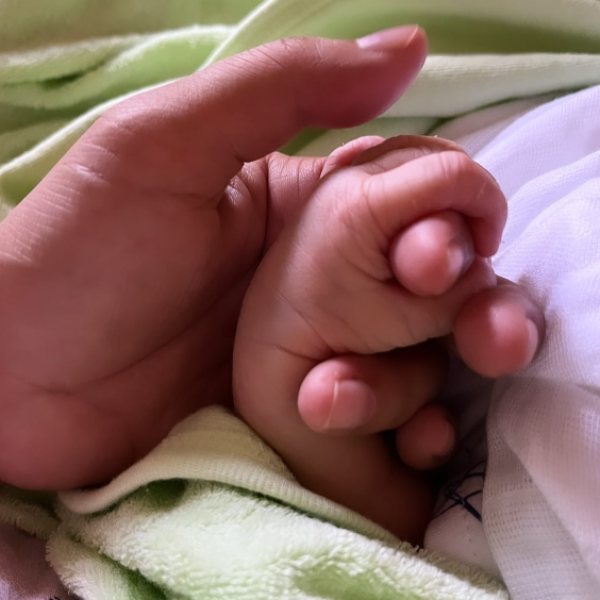 While actress Divya Sridhar has given birth to a baby girl, netizens advise actor Arnaav