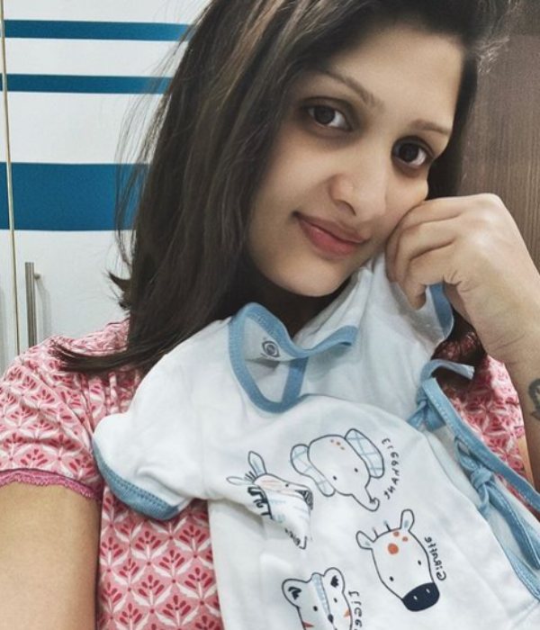 While actress Divya Sridhar has given birth to a baby girl, netizens advise actor Arnaav