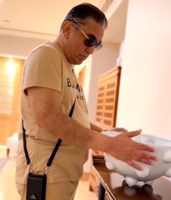 Actor Kamal haasan takes a small musical break before massive train action sequences in South africa Actor Kamal haasan takes a small musical break before massive train action sequences in South africa