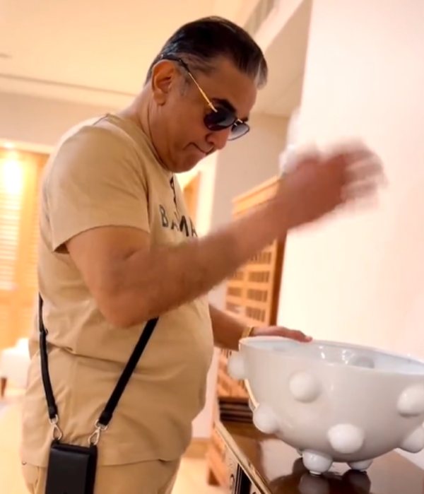 Actor Kamal haasan takes a small musical break before massive train action sequences in South africa Actor Kamal haasan takes a small musical break before massive train action sequences in South africa