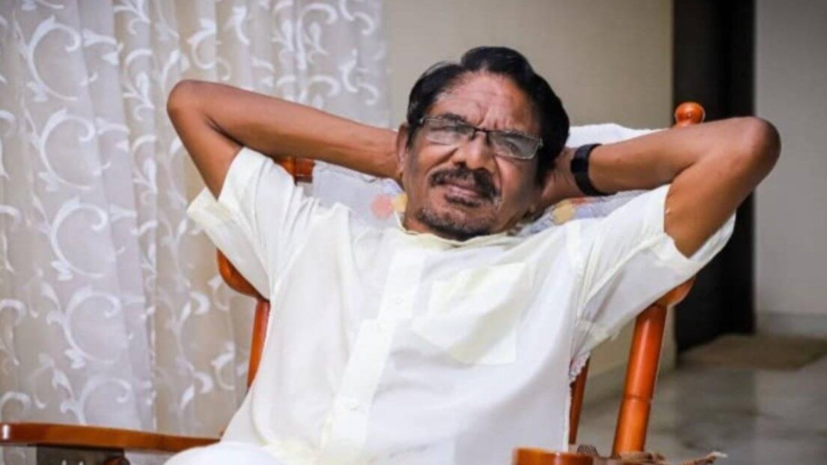 Director Bharathiraja scolds Kushboo in Captain magal shooting spot