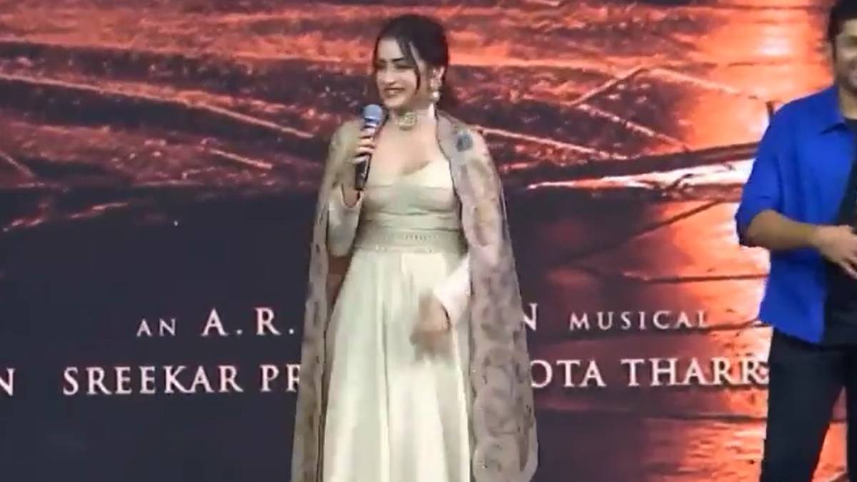  PS 2: Trishas cute reaction from fans hearing Leo update at the PS Anthem event