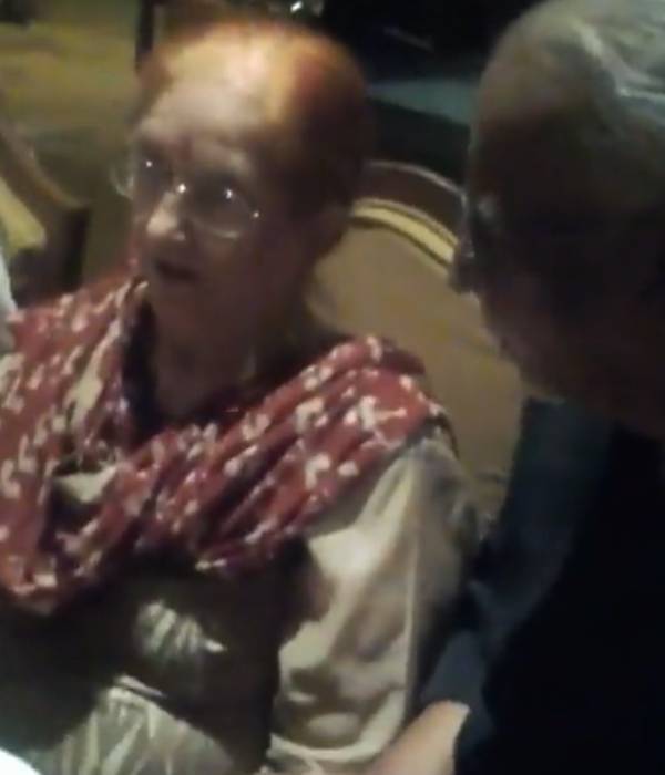  Ajith: Rare Video of Ajith with his Parents and Director Siva at Hotel 