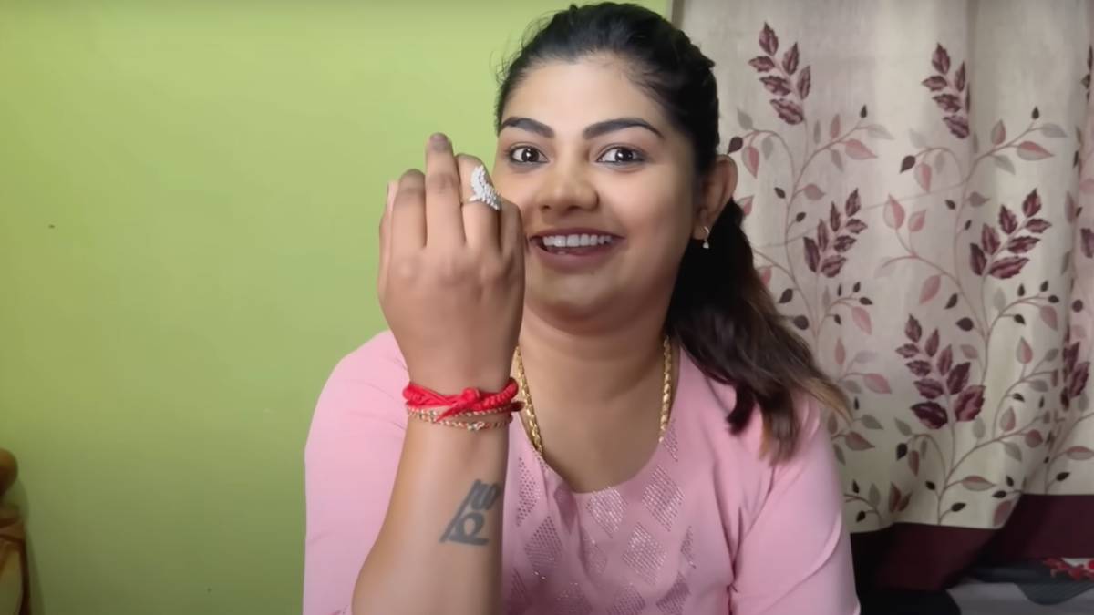 Roja serial actress Shamili Sukumar shows her Jewellery collections 