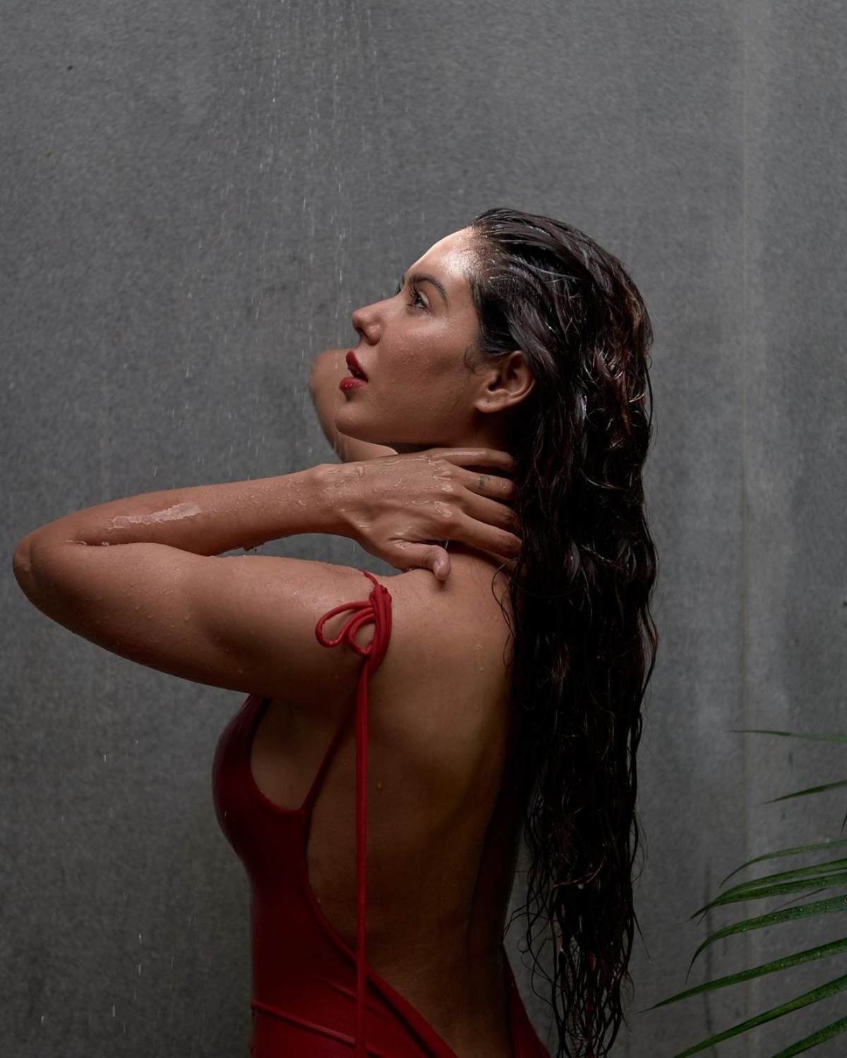 Smoking hot Sonam Bajwa latest shower bath photos steals fans hearts Smoking hot Sonam Bajwa latest shower bath photos steals fans hearts