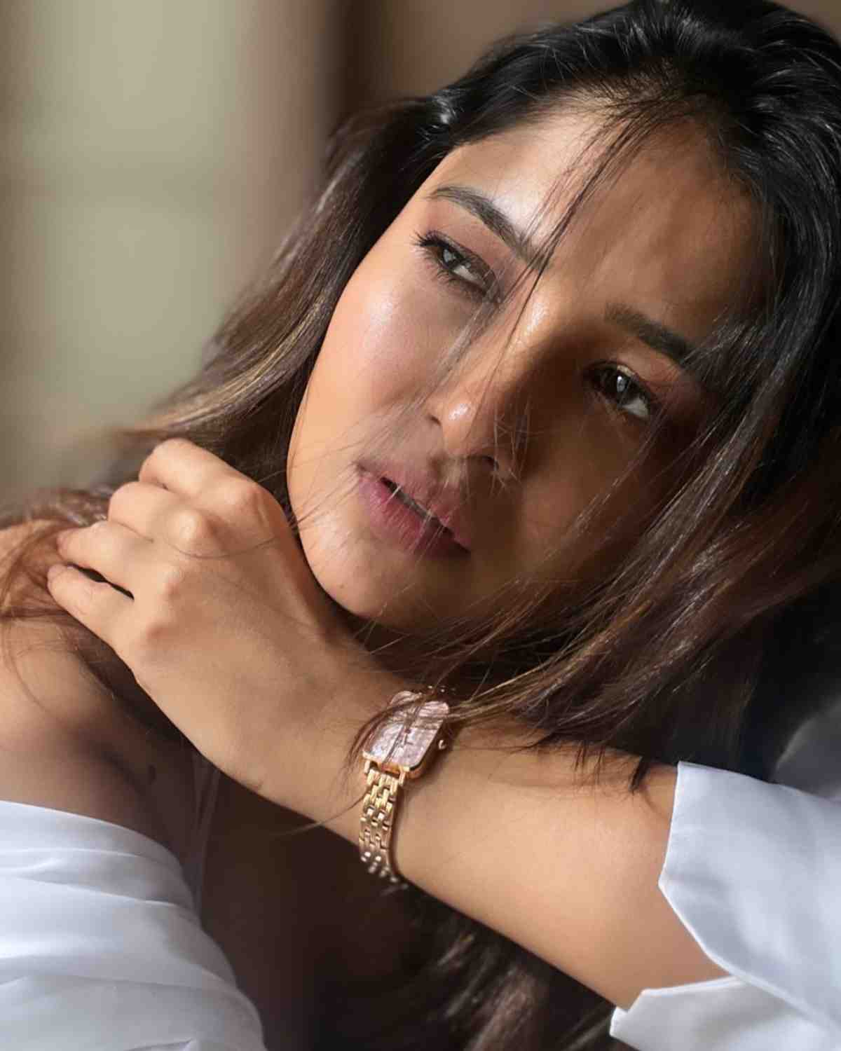 vani bhojan stunning photos trending on social media